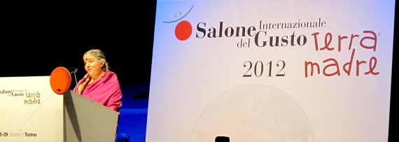 Vandana Shiva di pembukaan Slow Food 2012 di Turin, Italia